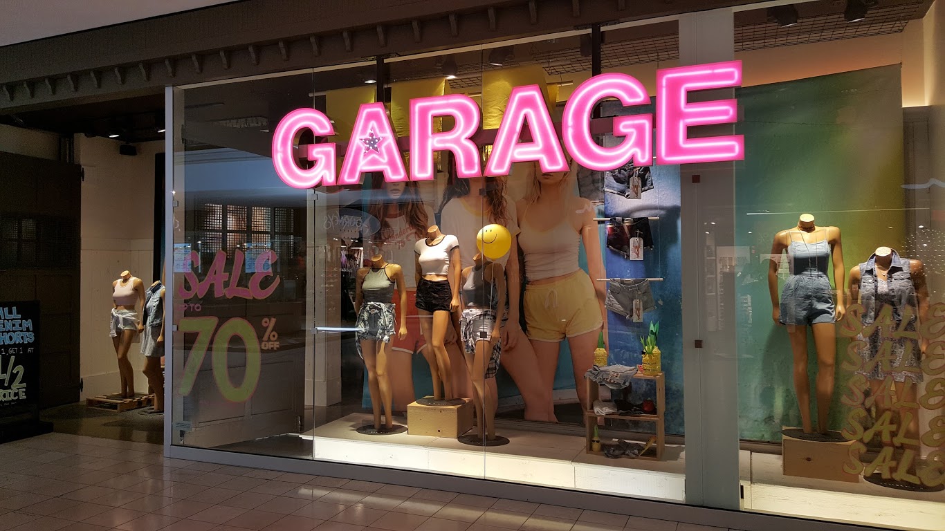 Garage door christmas bow