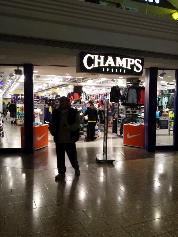 Woodfield Mall Champs Sports
